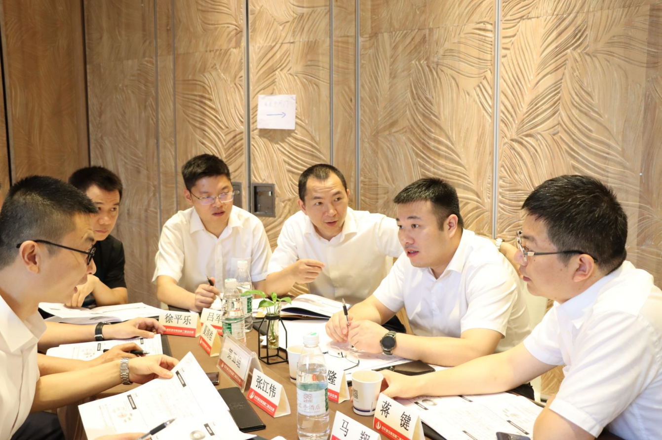 2021年6月25日-26日，尊龙时凯二建组织开展了2021年中高层主管执行力培训。本次培训特邀清华、北大、上海交大总裁班讲师，中国企业家协会特聘高级讲师许晋老师进行授课。